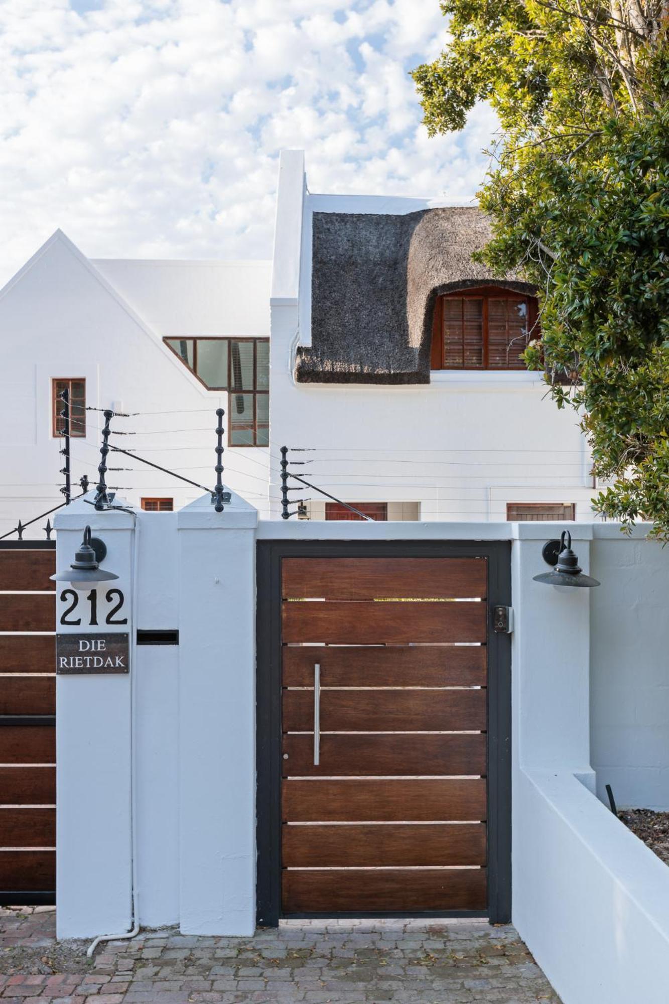 Rietdak - Reetdachhaus Mit Vier Schlafzimmern * Cape Town