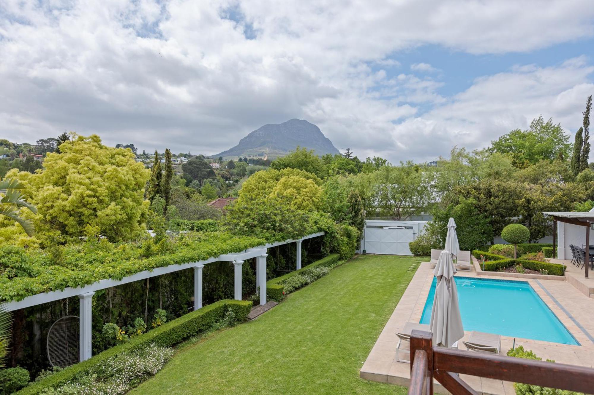 Rietdak - Reetdachhaus Mit Vier Schlafzimmern Cape Town